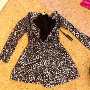 Black silver holographic jumper size L. Stretches a bit. Unused. Very cute!